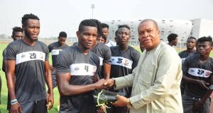 Attat Redeems pledge, gifts Dakkada FC goalscorers with boots