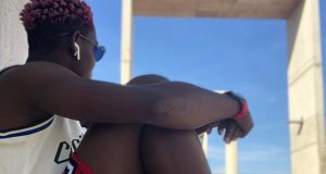 “Avoid friends wey no fit help you plug your phone when you Dey sleep ….😒😒😏😏”- Asisat Oshoala