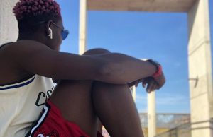 “Avoid friends wey no fit help you plug your phone when you Dey sleep ….😒😒😏😏”- Asisat Oshoala