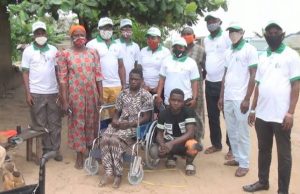 Onaji presents cash, donates wheelchair to Isah family