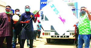 Nwankwo Kanu commends Simba TVS’ quality service