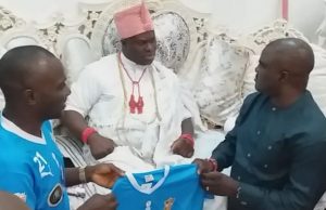 OONI OF IFE, OBESERE ENDORSE BURUJ SPORTS ACADEMY NEW SEASON JERSEY AHEAD OF UK TOURNEYS & TRIALS AND ALSO RE-AFFIRMS THE SUPPORT OF IYA ADURA