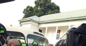 Governor Uzodinma unveiled as Heartland’s foremost fan; Imo Governor donates Coaster Buses to Naze Millionaires’ two Supporters Club