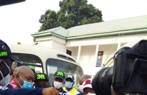 Governor Uzodinma unveiled as Heartland’s foremost fan; Imo Governor donates Coaster Buses to Naze Millionaires’ two Supporters Club