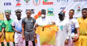 Abdulrazaq Unveils New Jerseys For Kwara United