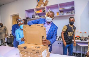 Minister Commended For Visit, Donation To Robotics And Artificial Intelligence Nigeria Lab