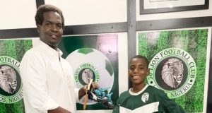 36 Lion Blesses Budding Stars With Books & Boots