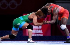 Blessing Defies Kneel Injury To Win Silver, Minister To Pay For Her Surgery