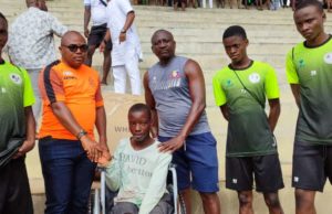 Remo Stars Gift Fan Wheelchair And Cash