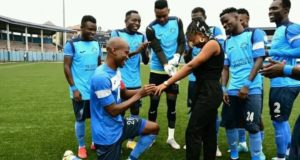 Enyimba’s Captain Austin Oladapo Propose To Longtime Girlfriend During Matchday 37 Clash With Dakkada FC