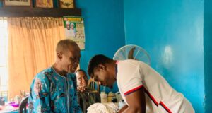 Daniel Ogunmodede Visits Former 3SC Gaffer, Niyi Akande