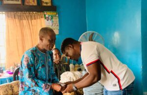 Daniel Ogunmodede Visits Former 3SC Gaffer, Niyi Akande