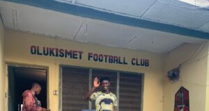 Olukismet Football Club Players Receive Chicken As Christmas Gift In Ekiti