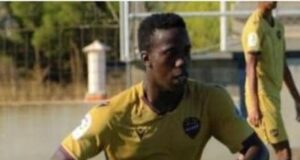 Nigerian Wonderkid Oseni Sparks Fierce Battle Between Barcelona and Villarreal