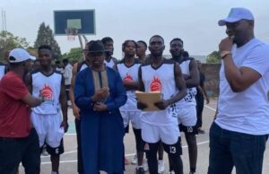 Joe Geez Basketball Club Recieves N200,000 As Champions Of The First Joe Geez Mini Easter Basketball Tournament In Jos