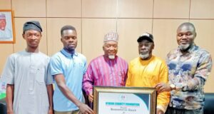 Dr. Ibrahim Adamu Alhassan Receives Prestigious Humanitarian Award From Otusha Charity Foundation