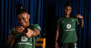Uchenna Kanu Models New Away Kit For Racing Louisville FC