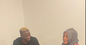 She Finally Met Osimhen: Galatasaray Fan Gifts Handcrafted Doll in Emotional Moment