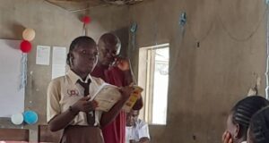 JAMB Candidate Who Got 310 Marks Returns To Inspire New Prefects At Her Former School