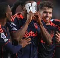 Awoniyi Receives ‘Mob Attention’ From Nottingham Forest Pals, After His Goal Against Brentford