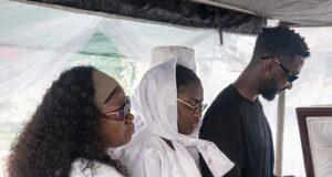 Tears Flow Freely: Wilfred Ndidi, Siblings Unable to Contain Grief at Father’s Final Farewell