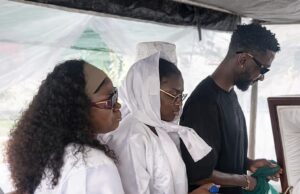 Tears Flow Freely: Wilfred Ndidi, Siblings Unable to Contain Grief at Father’s Final Farewell