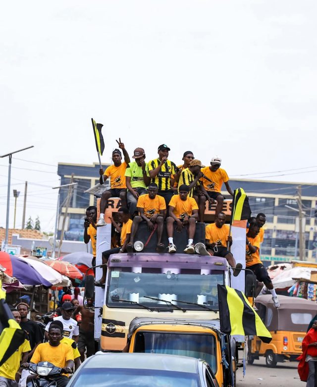 Huge Crowd Flood Kaduna Streets as Ranchers Bees Celebrate NPFL Promotion