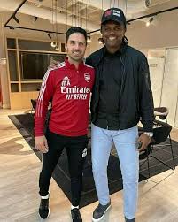 Arsenal’s coach, Mikel Arteta (left) with Kanu