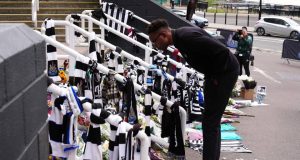 Former Super Eagles’ Striker Shola Ameobi In Tears At Memorial Monument For Late Kevin Keegan