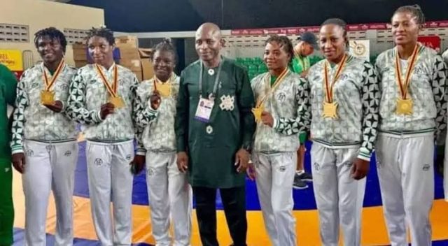 Daniel Igali (centre) with wrestlers